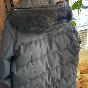 Moose Knuckles MENS size M Cloud Neoshear Down Parka